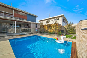 Luxury Beach House - Heated Private Pool & Heated Spa - Fire Pitt - Walk to Beach & Golf